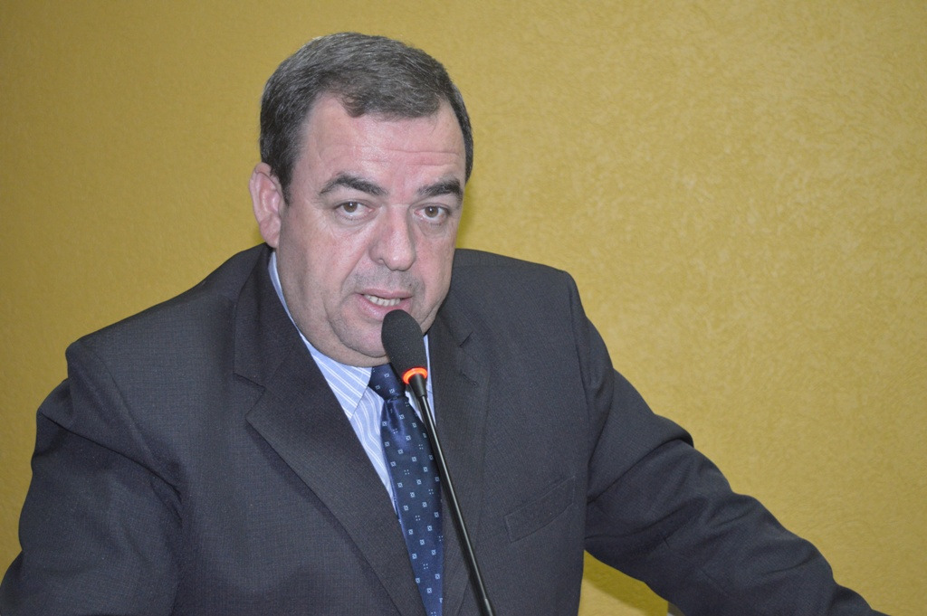 Dilmar quer Audiência Pública para debater fornecimento de energia em Amambai Vereador Dilmar quer que a concessionária preste um bom serviço no município / Foto: Moreira Produções