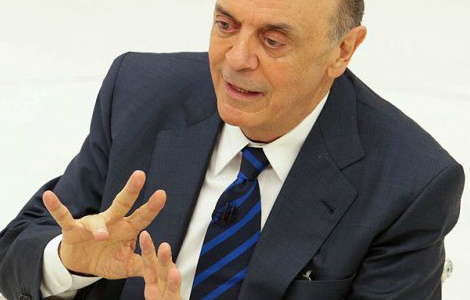 Serra diz que Brasil tem "uma crise em busca de um governo" Serra diz que Brasil tem "uma crise em busca de um governo"
