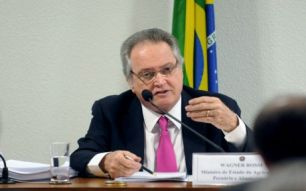 No documento, Rossi disse ter sido vítima de uma 