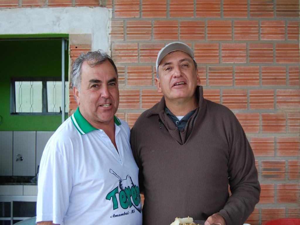 Falece o engenheiro agrimensor Victor Anibal Delgado Paulo Manzeppe (E) e Victor Delgado, dois amigos, dois fundadores do Clube Tereré, duas perdas para a cidade de Amambai.