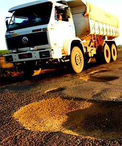 Fundo para recuperar estradas deve arrecadar R$ 176 mi em 2011 Fundo para recuperar estradas deve arrecadar R$ 176 mi em 2011