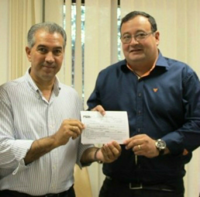 Dr. Bandeira lidera pesquisa em Amambai E/D- Governador Reinaldo Azambuja e Dr. Bandeira, ambos do PSDB) / Foto: Divulgação