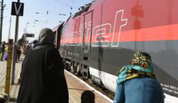 Migrantes em estação de trem de Budapeste, na Hungria – reaberta na manhã desta terça- feira - EPA/Herbert P. Oczeret/Agência Lusa/Direitos Reservados