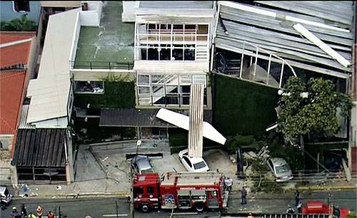 Explosão de gás deixa nove pessoas feridas no centro de São Paulo Explosão de gás deixa nove pessoas feridas no centro de São Paulo