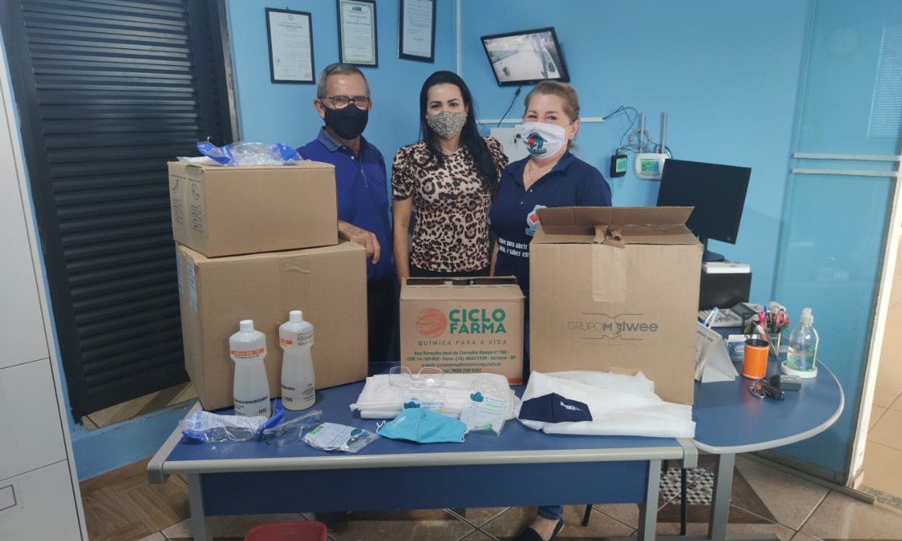 Os kits foram entregues ao presidente do Lar, Humberto Vilhalva / Foto: Decom