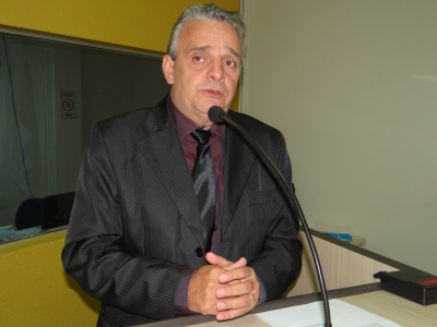Vereador Protético cobra da prefeitura asfalto na vila Cristina Vereador de Amambai, Roberto Protético (PSD)Foto: Moreira Produções