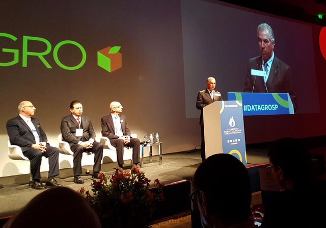 Governador Reinaldo Azambuja fala em conferência do setor sucroenergético em São Paulo.