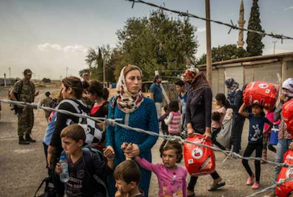 Mulheres e crianças somam um terço dos migrantes que cruzaram a Macedônia