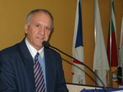 Mesa diretora da Câmara de Amambai apresenta projetos para concurso público Presidente do legislativo de Amambai, Roberto Dias (PSDB), tomou a iniciativa de realizar o concurso / Foto: Moreira Produções