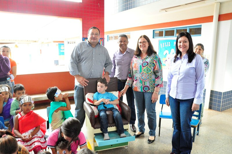 Dr. Bandeira, secretária Zita Centenaro e vereador Darci, durante visita a Centro de Educação InfantilFoto: Divulgação 