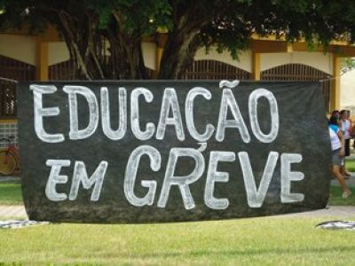 Andes divulga comunicado rejeitando proposta de reajuste do governo Andes divulga comunicado rejeitando proposta de reajuste do governo