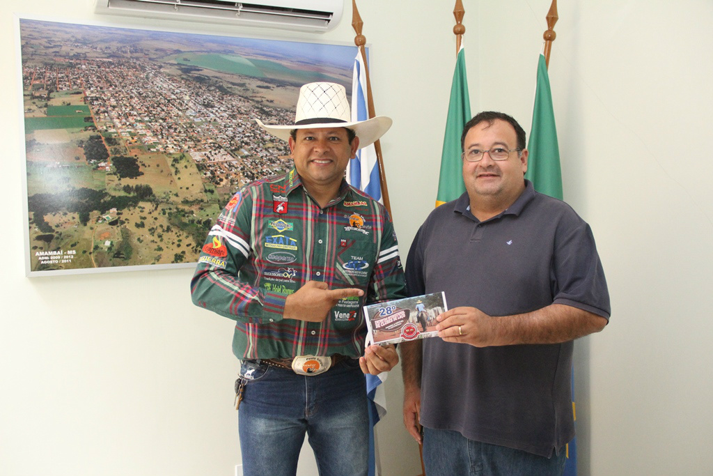 Dr. Bandeira ao lado do patrão do Clube do Laço União Amambaiense, Paulo Sérgio Gomes / Foto: Decom