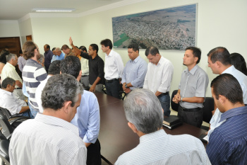 Pastores de Amambai realizam reunião na Prefeitura Café da manhã contou com vários pastores evangélicos.