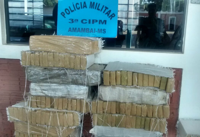 Após pesagem, o entorpecente totalizou 330 kg, divididos em aproximadamente 471 tabletes embalados com fita adesiva / Foto: Assessoria