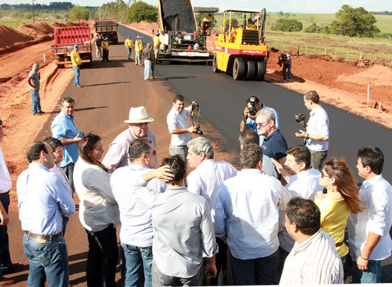 André vistoria obras de pavimentação e recapeamento de duas rodovias no Cone Sul André vistoria obras de pavimentação e recapeamento de duas rodovias no Cone Sul
