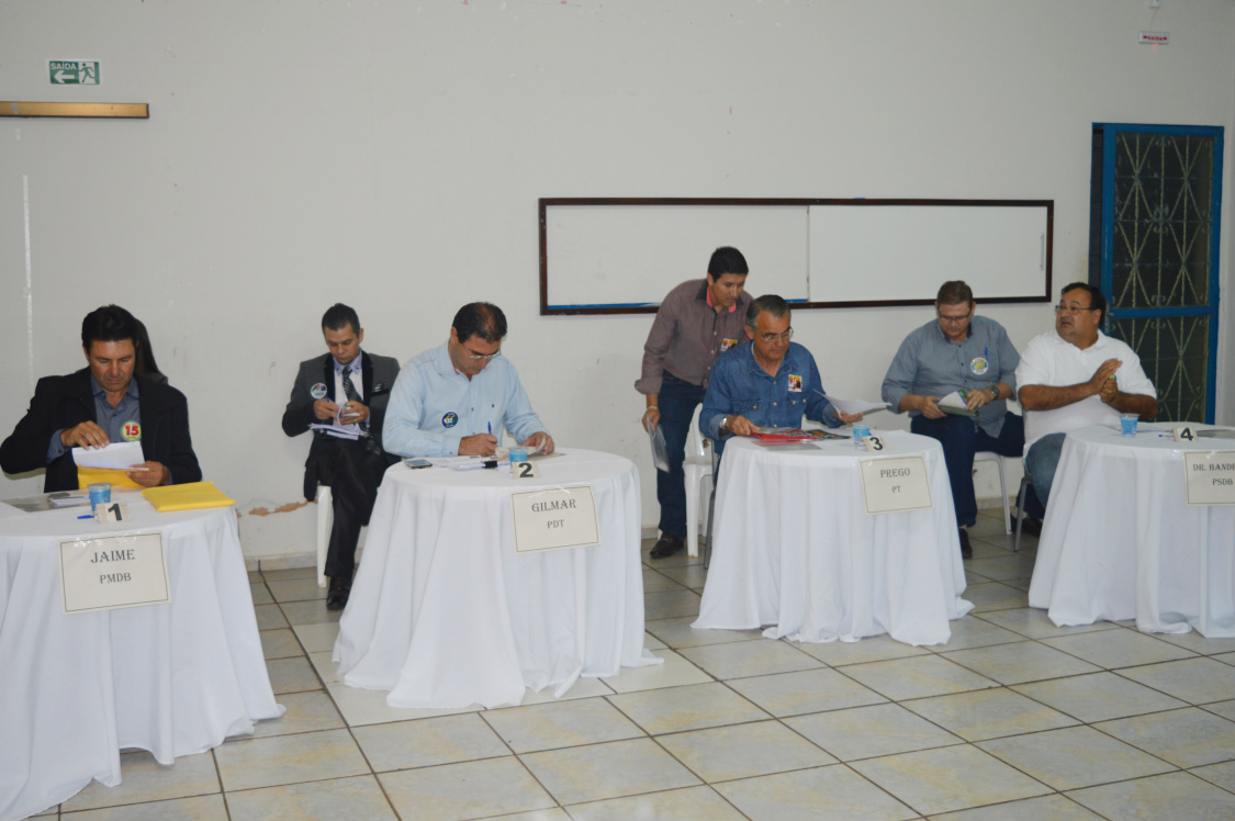 Candidatos assumem compromisso com a educação. Vejam vídeos Candidatos respondem perguntas formuladas pelos trabalhadores da educação / Foto: Moreira Produções