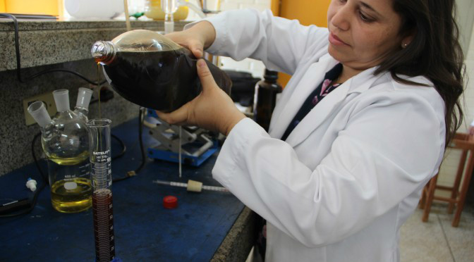Pesquisa da Uems transforma óleo de cozinha usado em biocombustível