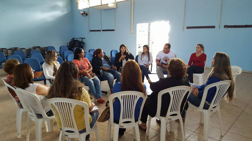 Através do Projeto Lei Maria da Penha, são realizadas rodas de conversas que visam justamente abordar os direitos das mulheres.