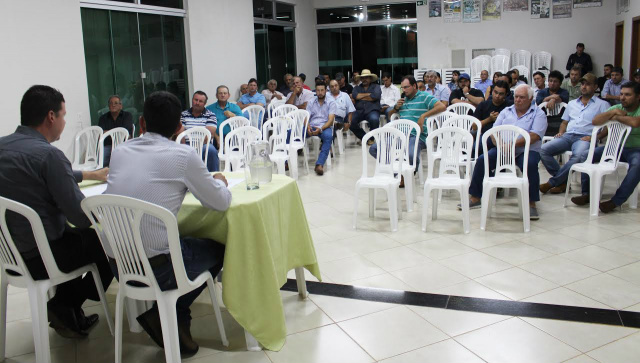 Sindicato Rural de Amambai realiza reunião para tirar dúvidas sobre o Funrural Perodutores rurais estiveram participando da reunião em AmambaiFoto: Assessoria