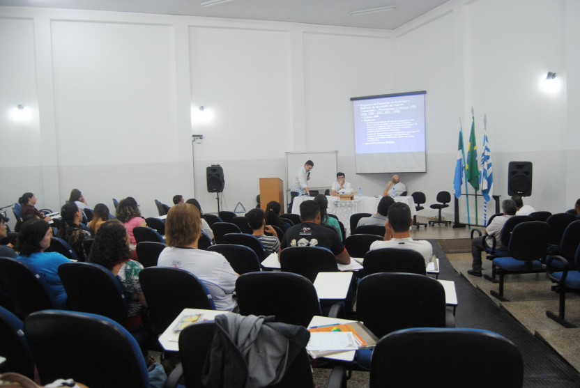 Programação acontece no auditório da UEMS de Amambai / Foto: Moreira Produções