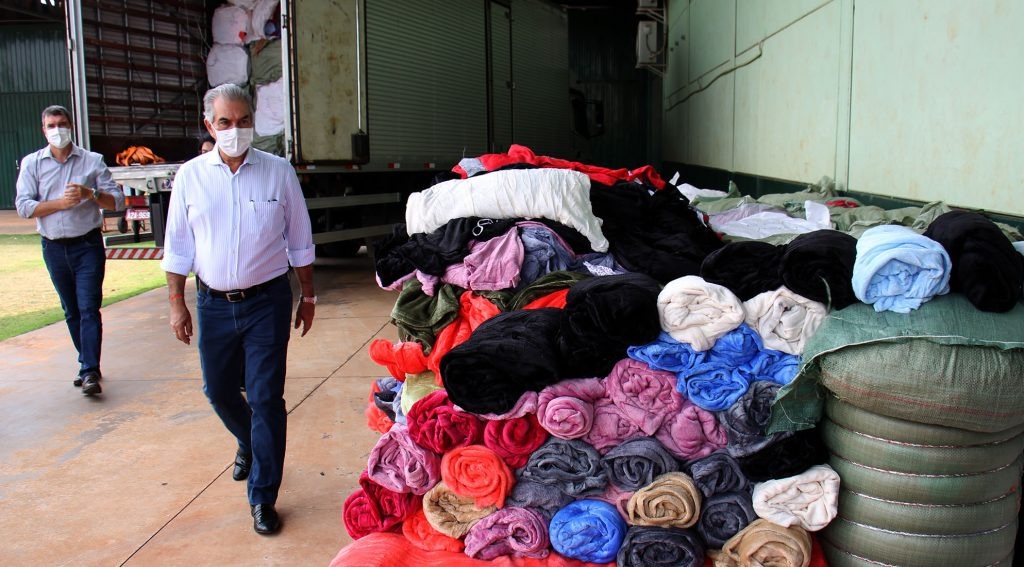 Governo de Mato Grosso do Sul já entregou mais de 330 mil cobertores desde 2015, nesta remessa 80 mil vão aquecer famílias vulneráveis de MS