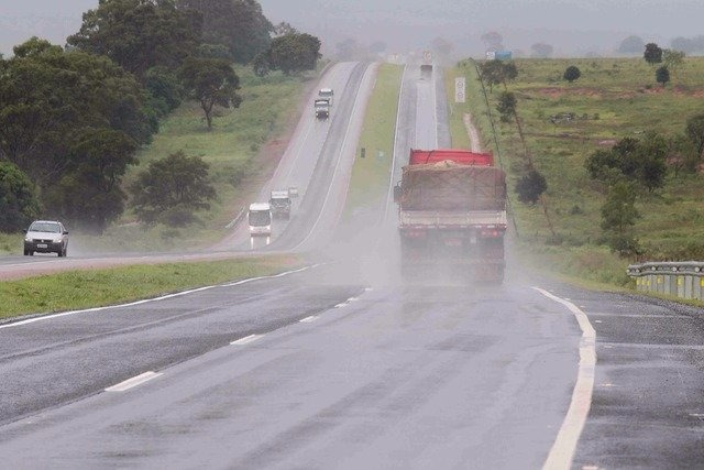 Com chuva, redobre a atenção, alerta CCR MSVia Foto: Divulgação