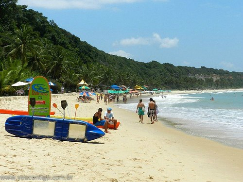 Turismo de sol e praia movimenta verão de 2014 Praia do Madeiro em Tibau do Sul (RN)