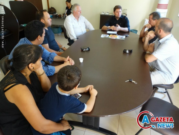 Entidades de Amambai fazem manifestação contra corrupção no sábado (19) Diretores da 10ª Subseção da OAB durante reunião com representantes de classe para tratar sobre a manifestação deste sábado em Amambai / Foto: Vilson Nascimento