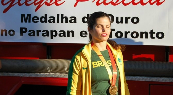 Ex-aluna de escola estadual em Batayporã é homenageada após ouro em Toronto Ex-aluna de escola estadual em Batayporã é homenageada após ouro em Toronto