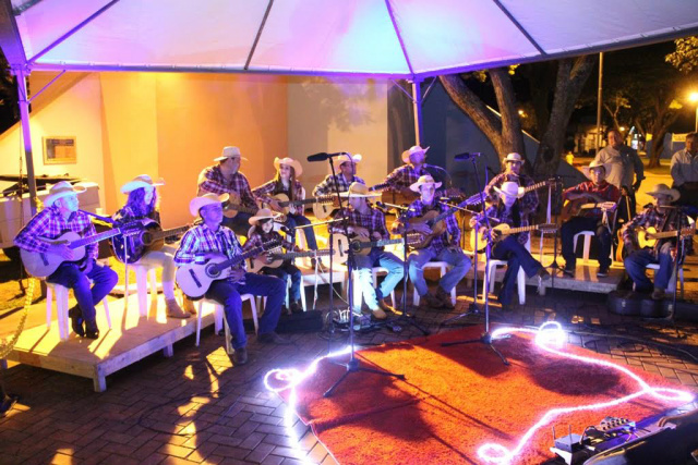 Orquestra de Violas de São Gonçalo fechou com chave de ouro mais um Som da Cidade, na praça Coronel Valêncio de BrumFoto: Assessoria