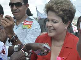 Dilma recebe em Pernambuco apoio de movimentos sociais do Semiárido Dilma recebe em Pernambuco apoio de movimentos sociais do Semiárido