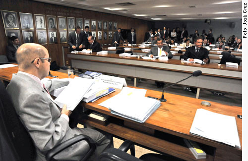 Projeto prevê acesso a dados bancários mesmo sem autorização judicial Projeto prevê acesso a dados bancários mesmo sem autorização judicial