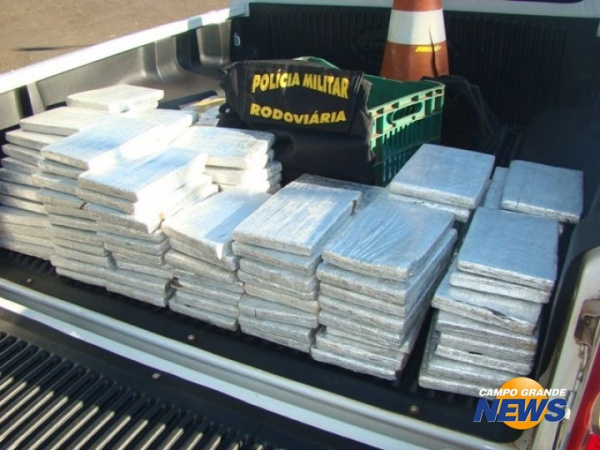 PRE apreende 138 kg de maconha em caminhonete na MS-156