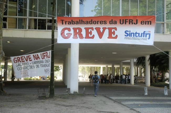 Férias perdidas: greve fará ano letivo avançar até 2013 nas universidades