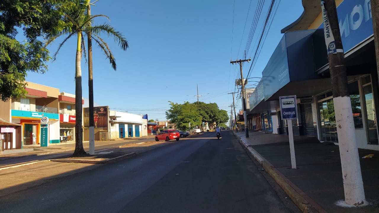 Covid-19: comércio amambaiense respeita decreto e não abre nesta segunda (23) Praticamente todas os estabelecimentos amambaienses estão fechados, nesta segunda-feira / Foto: Moreira Produções