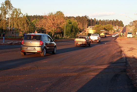 André vistoria obras de pavimentação e recapeamento de duas rodovias no Cone Sul André vistoria obras de pavimentação e recapeamento de duas rodovias no Cone Sul