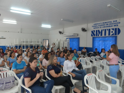 Em assembleia, trabalhadores na Reme de Amambai deflagram greve A decisão pela greve foi tomada durante assembleia realizada nesta terça-feira (21) / Foto: Assessoria