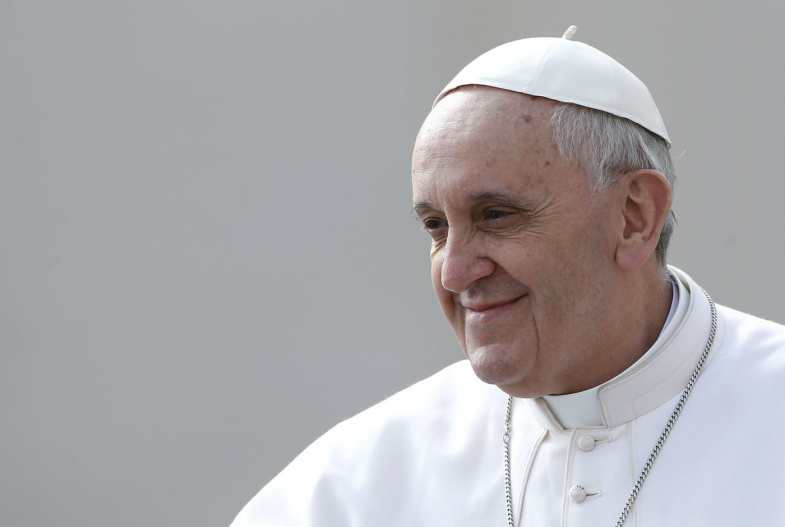Papa denuncia fabricantes e traficantes de armas