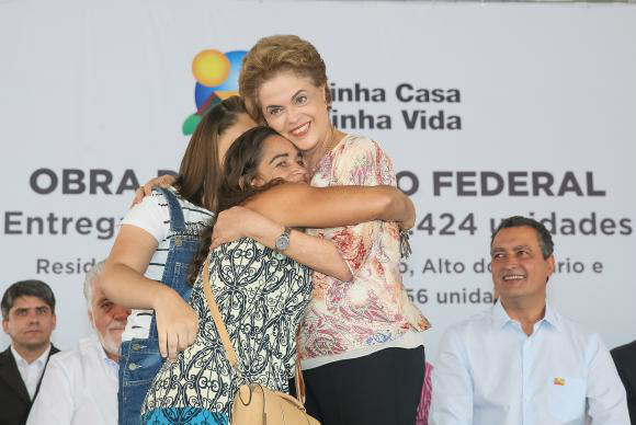 Dilma: politização do Judiciário e do MP é volta atrás na roda da história Dilma entrega unidades em Feira de Santana e, simultaneamente, em outros estados Roberto Stuckert Filho/PR