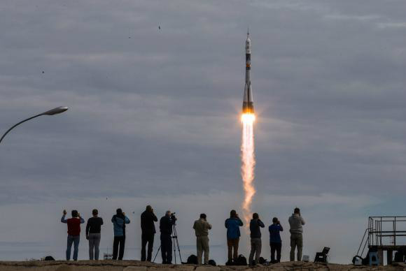 Lançamento do foguete com a nave tripulada Soyuz TMA-18M, no Cazaquistão - Sergei Ilnitsky/Agência Lusa