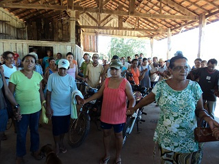 Governo do Estado distribui 150 cestas básicas nos assentamentos de Anaurilândia Governo do Estado distribui 150 cestas básicas nos assentamentos de Anaurilândia