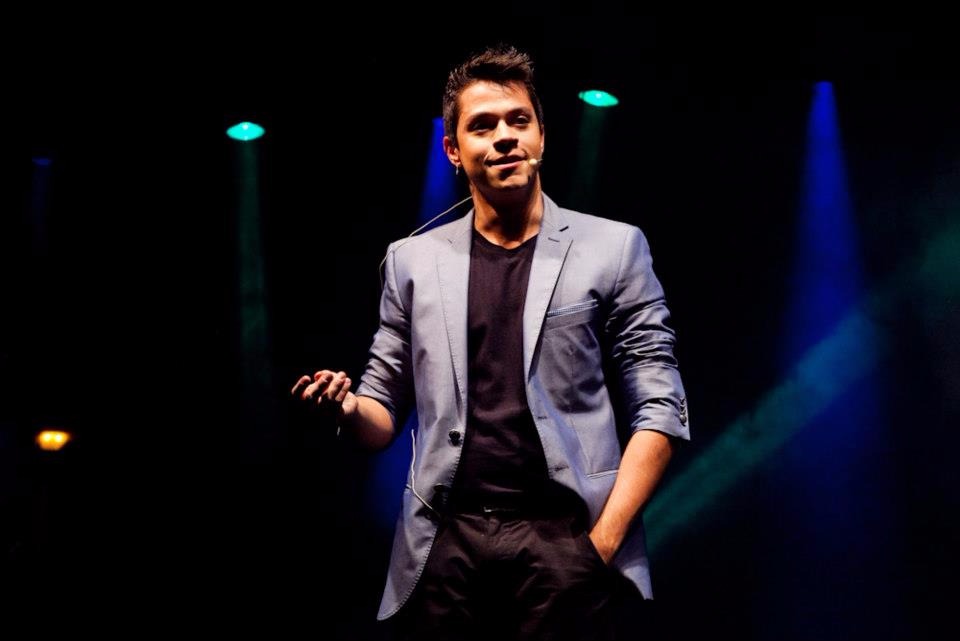 Mágico será o palestrante da noite do Jovem Empreendedor O mágico e ilusionista Henri Vargas será o palestrante / Foto: Divulgação