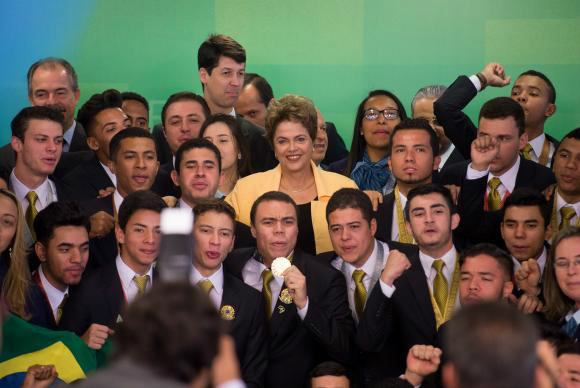 Presidenta Dilma recebe os competidores brasileiros que participaram da 43ª edição da WorldSkills, a olimpíada internacional de profissões técnicas - Marcelo Camargo/Agência Brasil