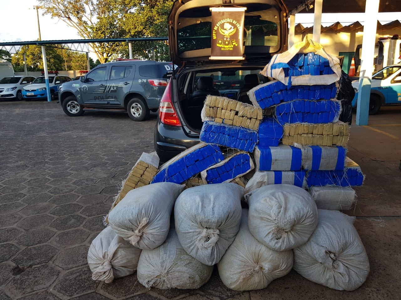 Veículo com mais de meia tonelada de maconha foi apreendido pelo DOF em Amambai Foto: Assessoria DOF