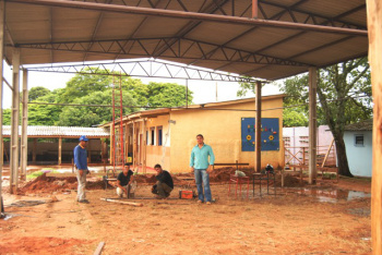 Obras na Escola Cel. Felipe de Brum, em Amambai, garantem oito novas salas Construção do refeitório.