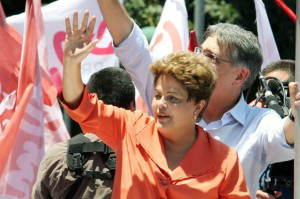 Dilma defende programas de seu governo e diz que país não pode retroceder