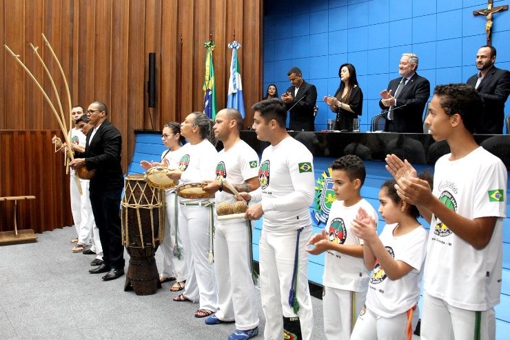 Entrega de Medalha Mestre Bimba fortalece o reconhecimento à capoeira em MS Mais que esporte, a arte da capoeira recebeu homenagem na ALMS