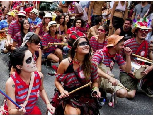 Desfile do bloco Unidos do Samba Queixinho em Belo Horizonte 
