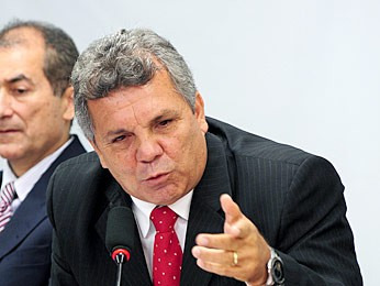 Deputado Alberto Fraga (DEM-DF), autor do projeto que proíbe a progressão de regime para condenados por assassinato de policiais, devendo cumprir a pena integralmente em regime fechado / Foto: Divulgação