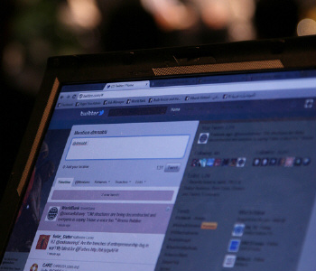 Brasil ocupa a 47ª posição em novo índice sobre comércio online Pessoas de países em desenvolvimento são mais ativas nas redes sociais. Foto: Banco Mundial/Simone D. McCourtie